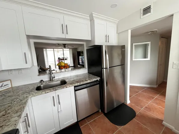 2900 NW 48th Ter #310, Lauderdale Lakes, FL 33313