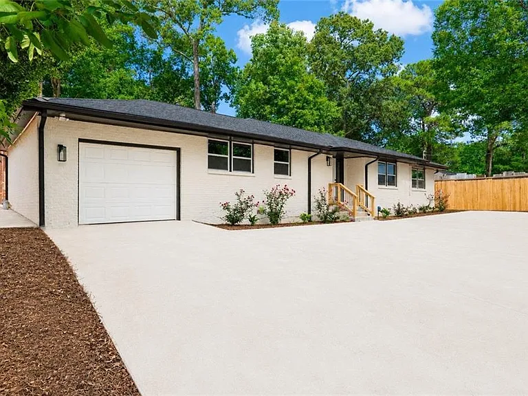 3154 N Druid Hills Rd — Photo 2