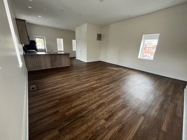 206 N Main St — Photo 7