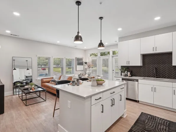 900 Willow, 900 Willow Dr #318, Chapel Hill, NC 27514