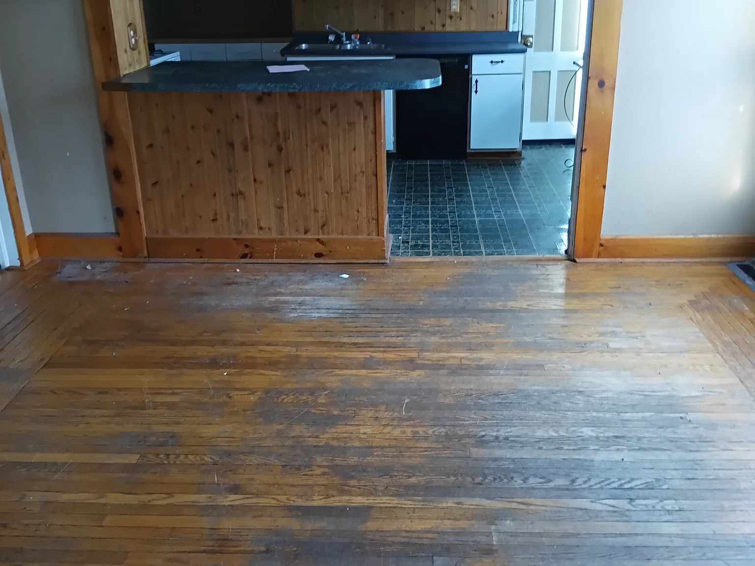 3 bed, 1200 sqft, $1,350 — Photo 4