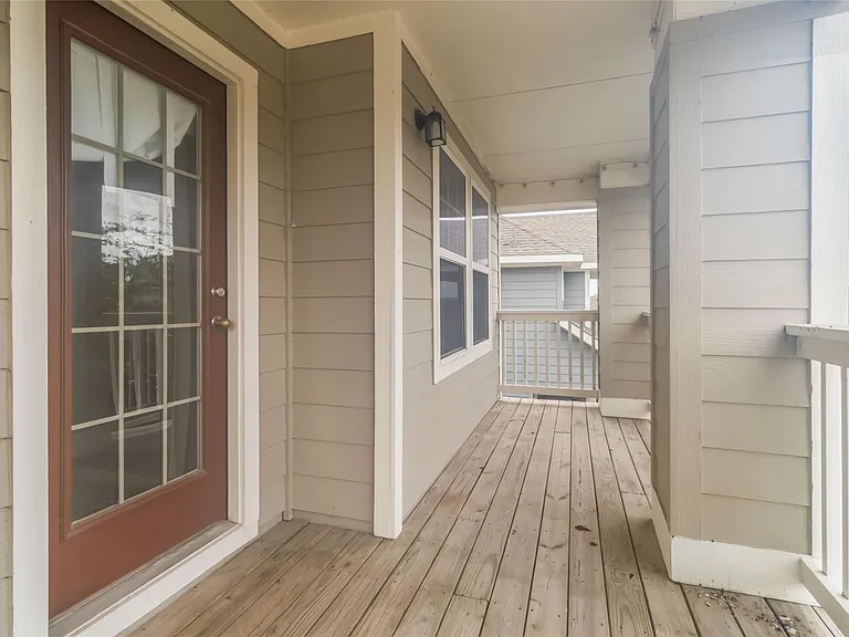 718 Stampede Rd — Photo 11
