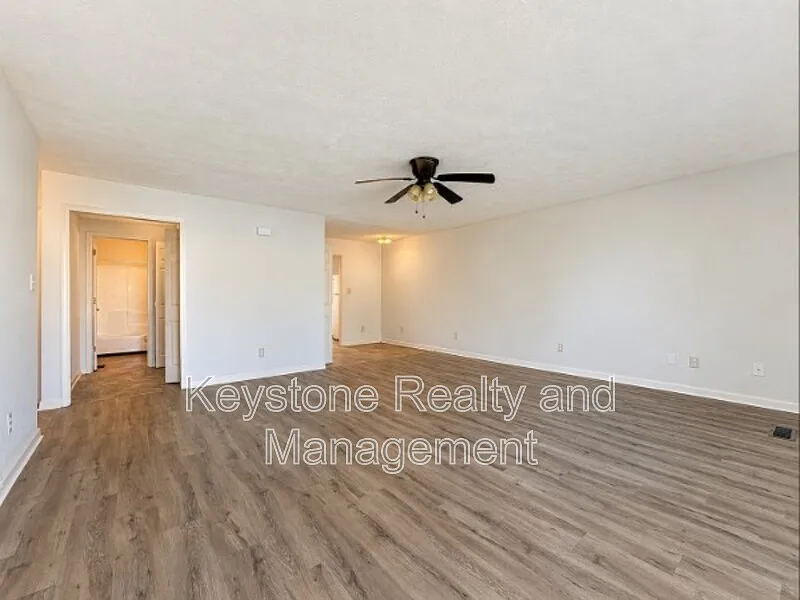 2 bed, 1.0 bath, 1145 sqft, $825 — Photo 2