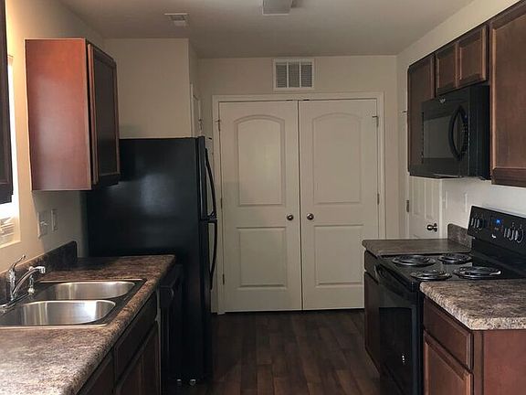 5th image of 143 Autumn Woods Dr