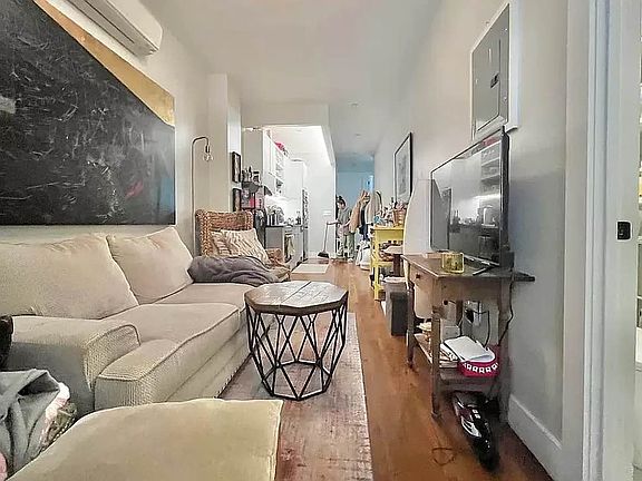 3rd image of 243 Suydam St #2R