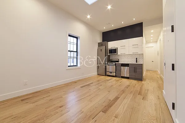 Rented by Brick&Mortar | media 44