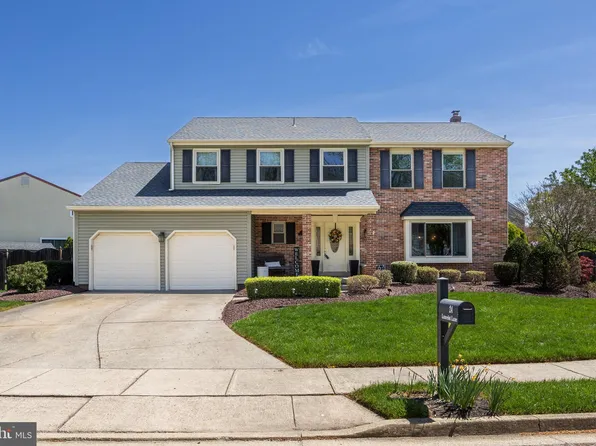 24 Lancelot Ln, Mount Laurel, NJ 08054