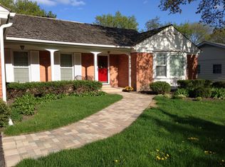 321 Ahwahnee Ln, Lake Forest, IL 60045