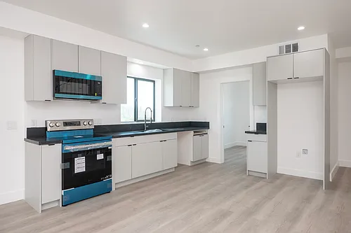 1571 Ricardo St Photo 1