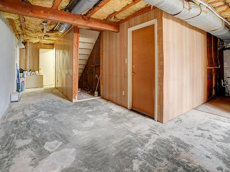 BASEMENT UNFINISHED