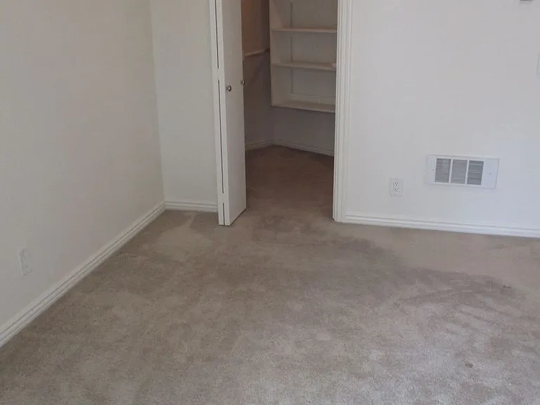 610 The Vlg #103 — Photo 10