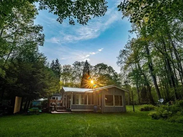 81 Erie Rd, Russell, PA 16345