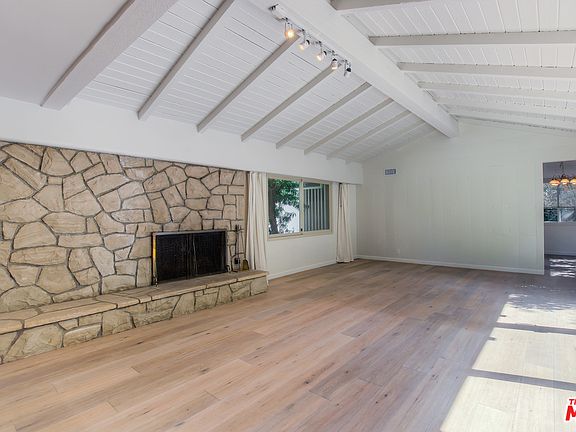 5th image of 1007 N Bundy Dr