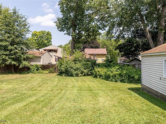 5th image of 2671 Elmwood St