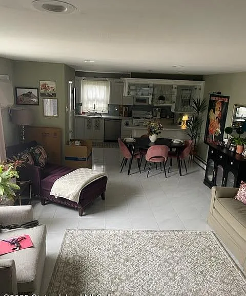 369 Crown Ave — Photo 3