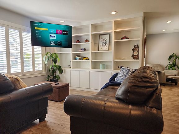 2nd image of 1107 Grovewood Ln