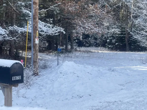 9871 Oakdale Dr, Almond, WI 54909