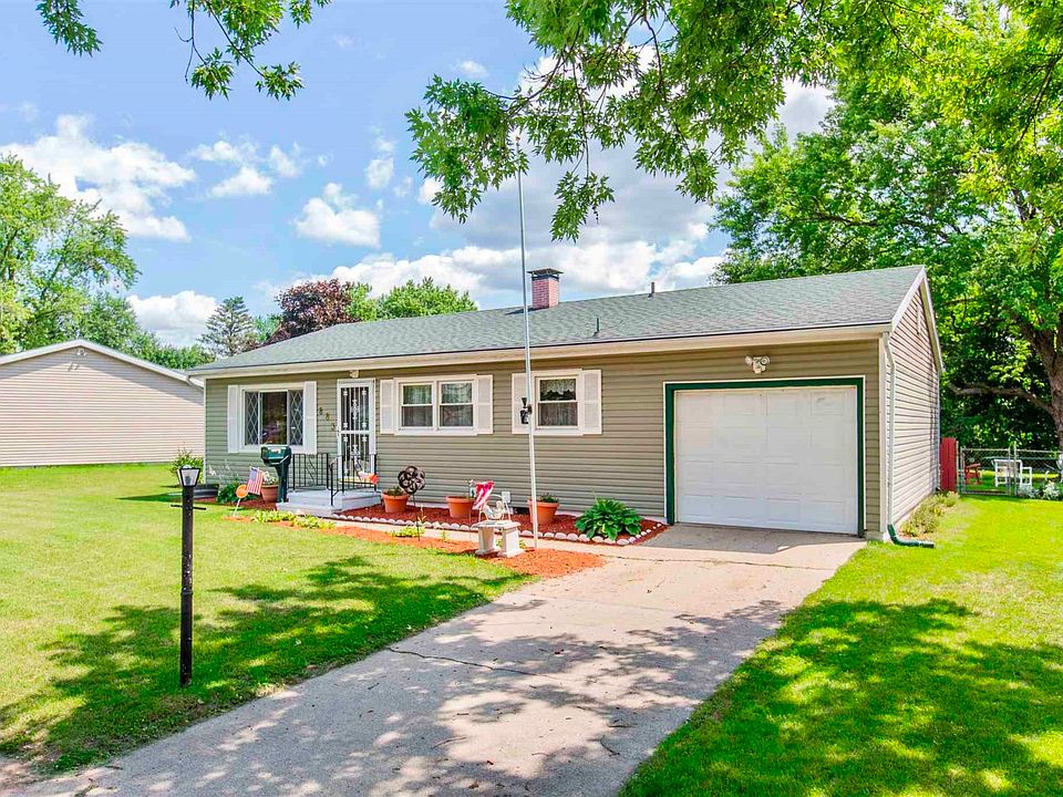 883 Hiawatha Dr. Elkhart
