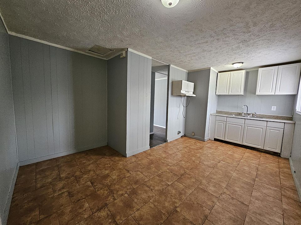 1st image of 3044 Manor Ct