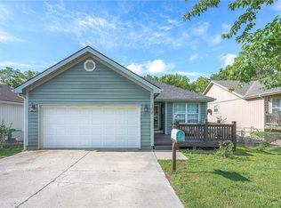 208 Pratt Ave, Bonner Springs, KS 66012