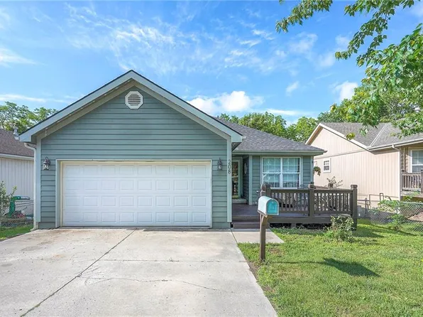 208 Pratt Ave, Bonner Springs, KS 66012
