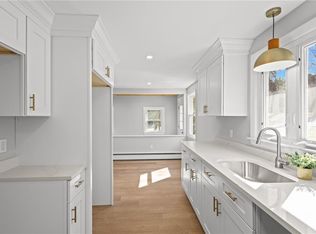 689 Knotty Oak Rd, Coventry, RI 02816