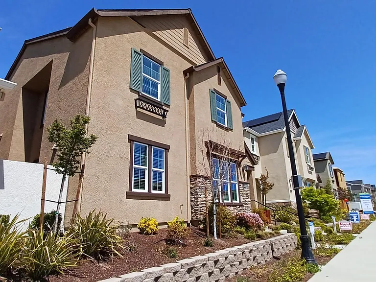 8870 Crimson Ridge Way — Photo 2
