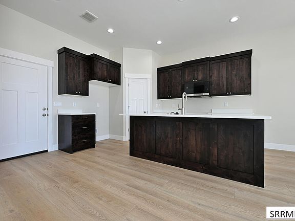 3rd image of 6880 Bronson Dr
