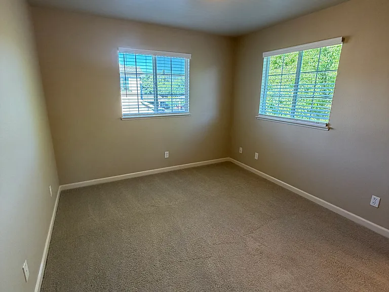 Lincoln Gardens Apartments — Photo 33