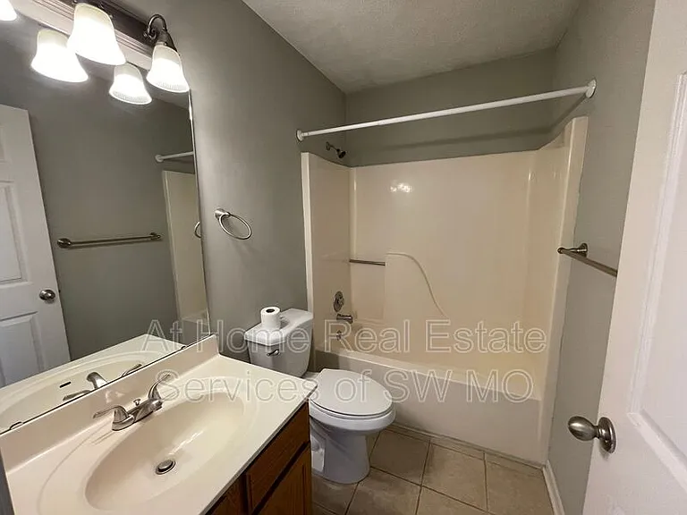 609 E Sunset St — Photo 10
