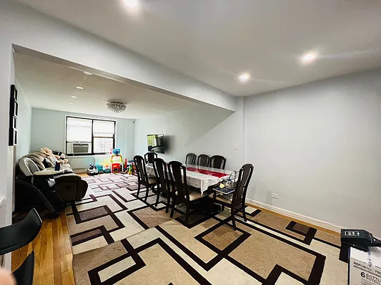 Sold by E Realty International Corp | media 3