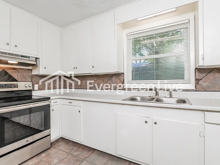 4540 Meadowridge Dr — Photo 6