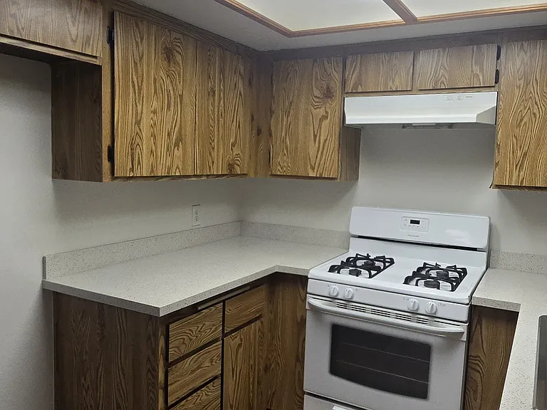 Franklin Luxury Apartments — Photo 29
