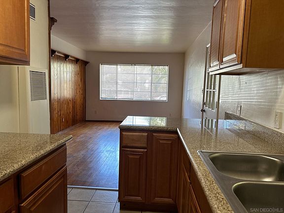 4th image of 2419 1st Ave