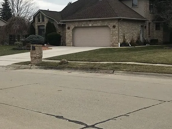 15891 Cumberland St, Riverview, MI 48193