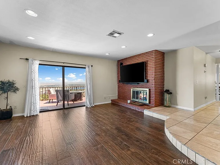 1055 Lakeview Dr — Photo 15