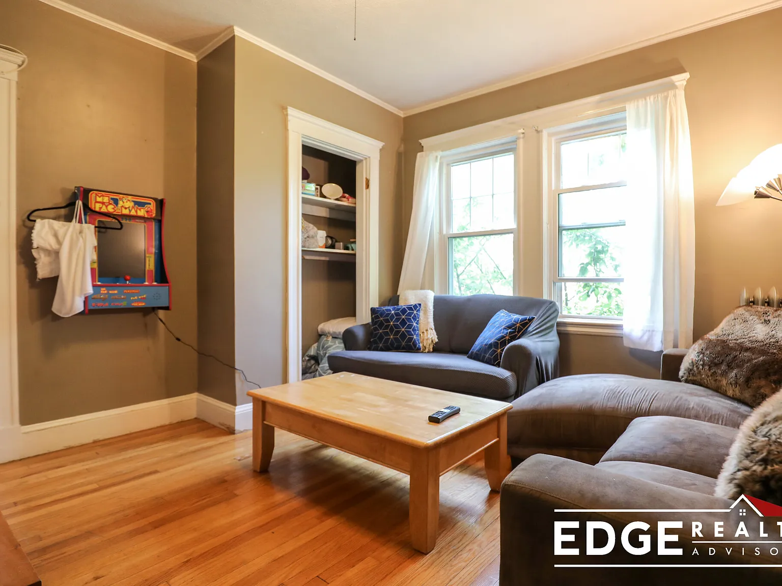 3 bed, 1200 sqft, $3,300 — Photo 3