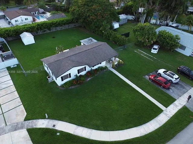 3 bed, 2.0 bath, 1444 sqft, $3,850 — Photo 2