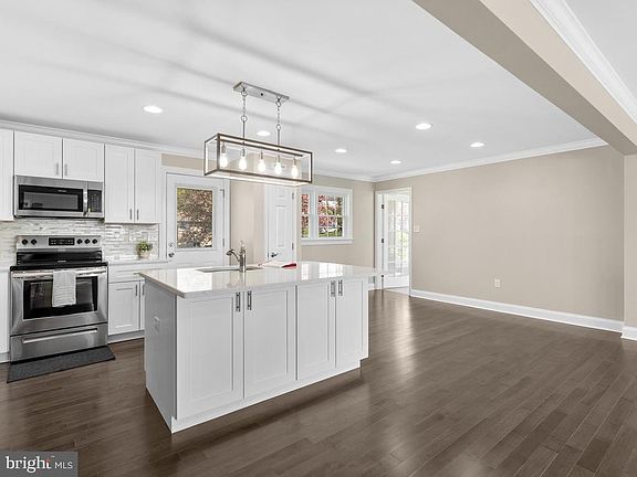 4th image of 1201 Nuwood Dr