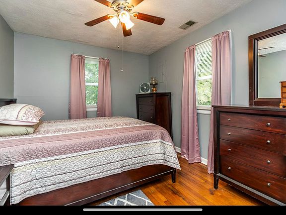 4th image of 4240 Texas Ln #2