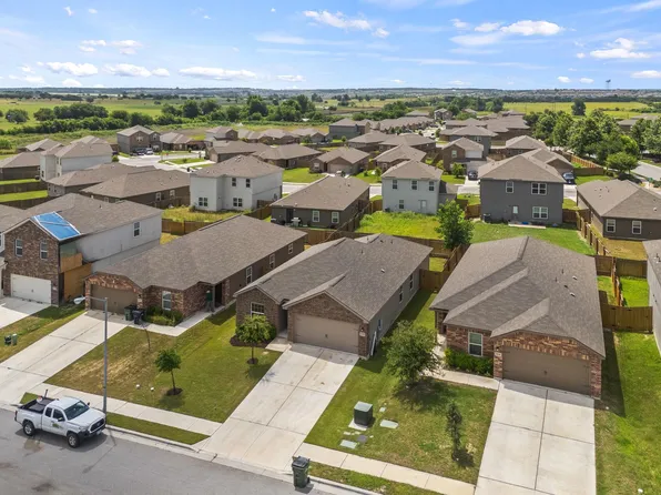 108 Maywood Ln, Jarrell, TX 76537