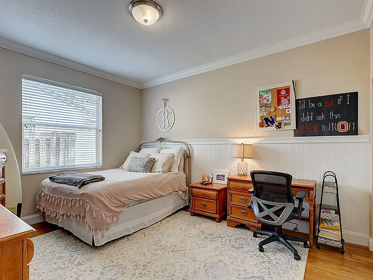 10207 Allamanda Blvd — Photo 32