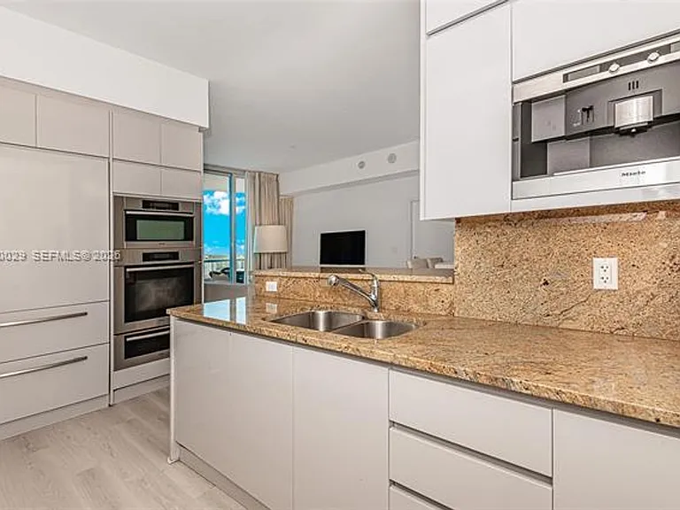 50 S Pointe Dr #1804 — Photo 10