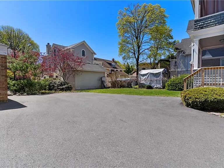 157 Irving Ave — Photo 24