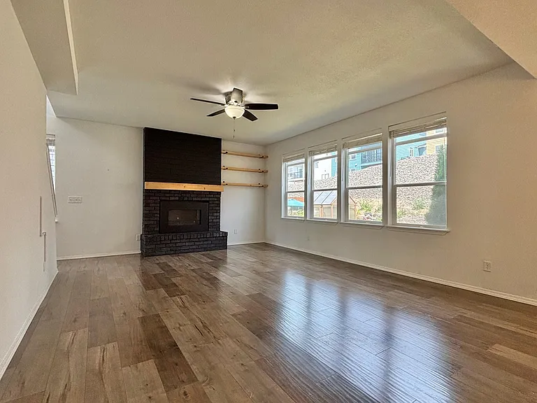 8316 N James Ct — Photo 2