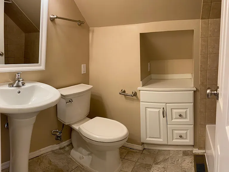 Clarington Dr — Photo 9