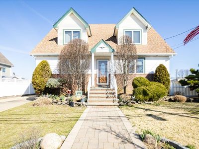 92 Hampton Place, Freeport, NY, 11520