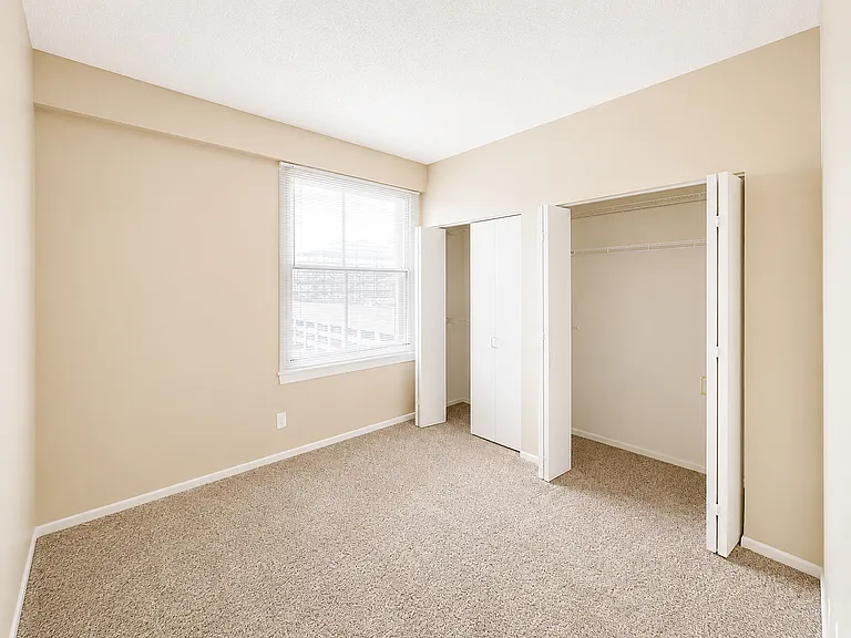 Kensington Tower Apartments — Photo 13