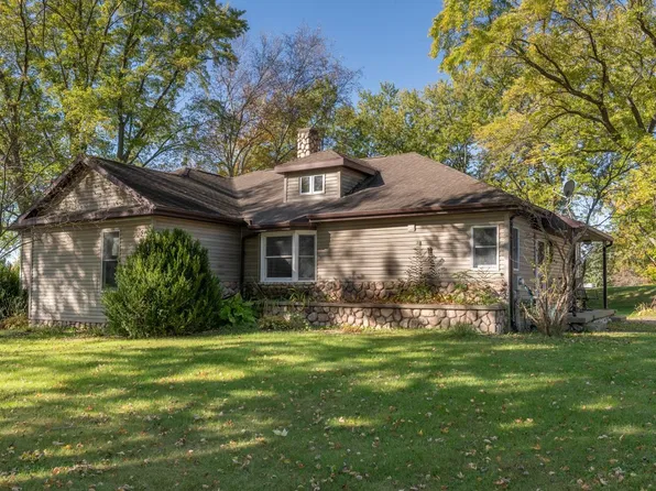119 N State St, Neshkoro, WI 54960
