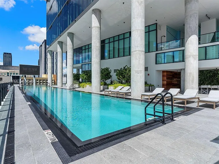 398 NE 5th St #Penthouse 4701 — Photo 6